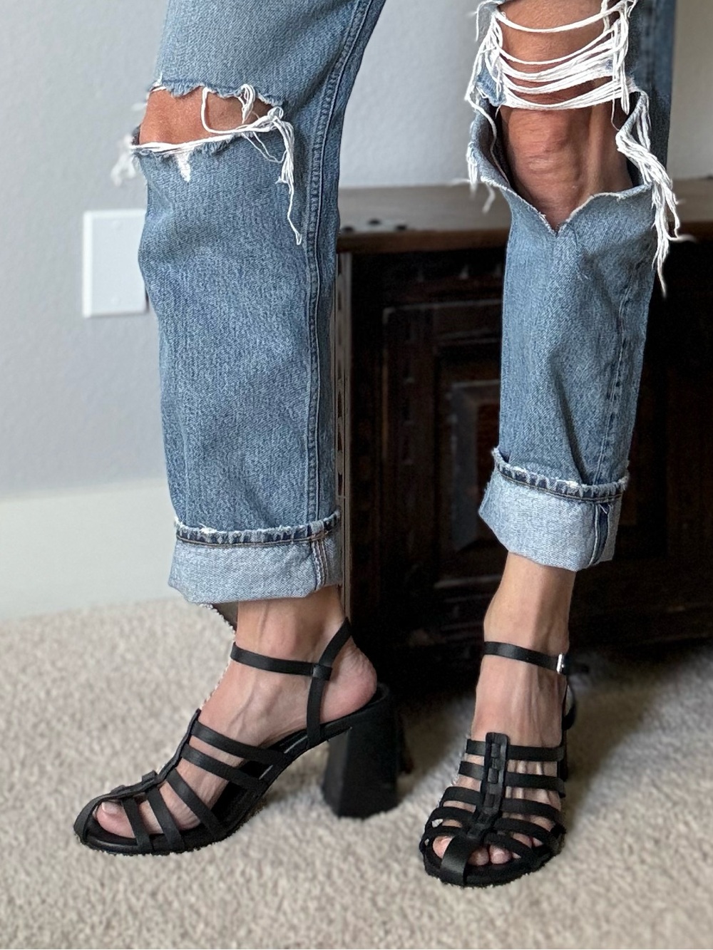 Priced to go! 🔥 Freda Salvador Black Strappy Block Heel Fisherman sandals